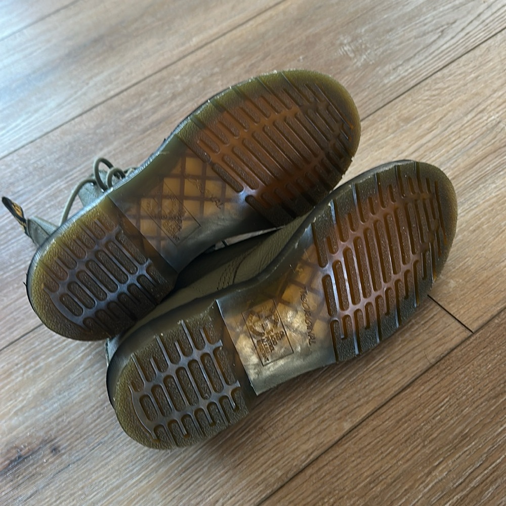 Dr. Martens Sage Green Virginia Leather Lace-Up Boots - Picture 2 of 6